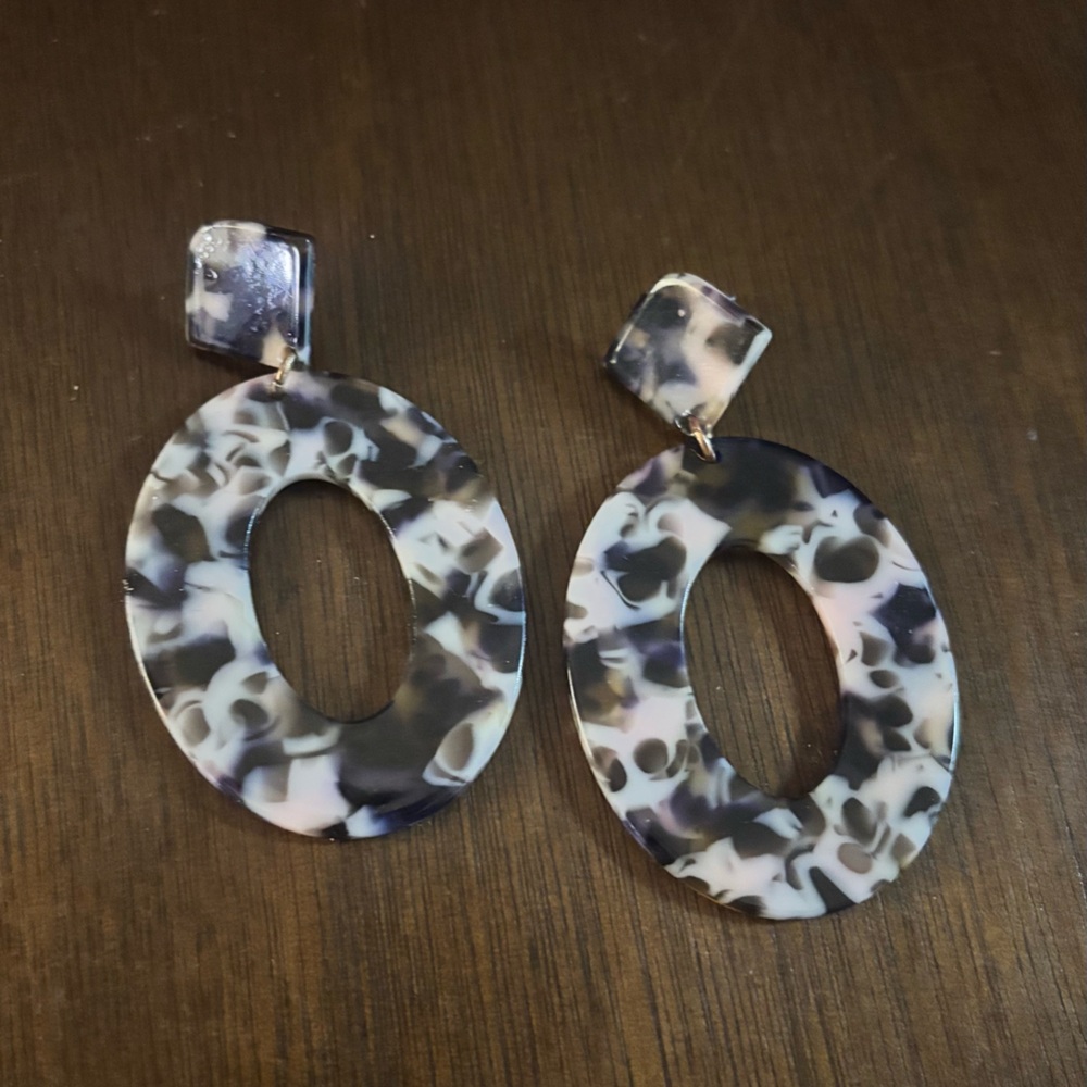 Chunky Oval Tortoiseshell Earrings